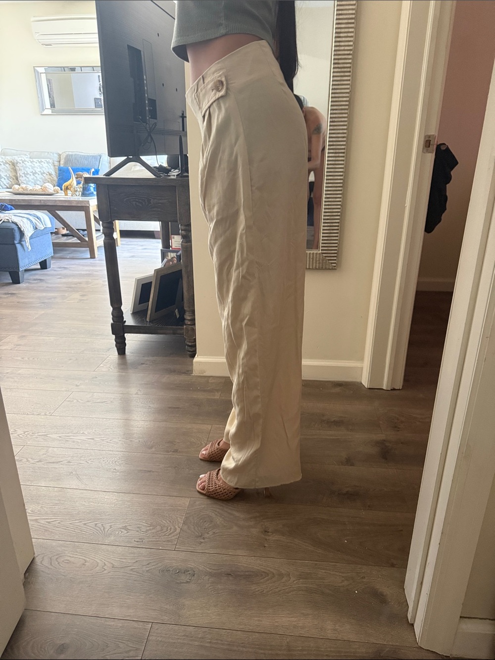 Banana Republic Cream Wide-Leg Pleated Pants - Picture 2 of 4
